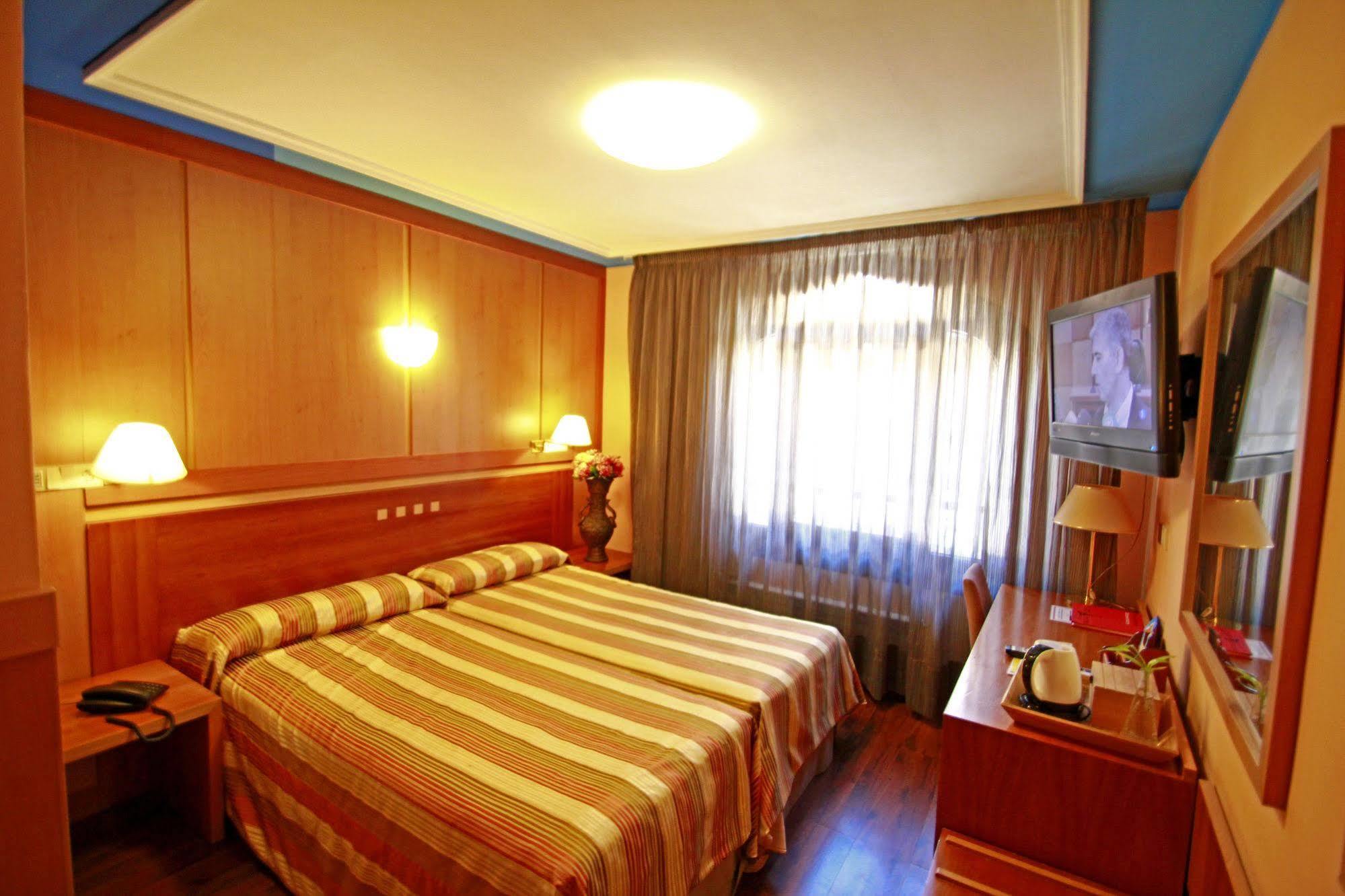 Hotel Paris Centro Zaragoza Dış mekan fotoğraf